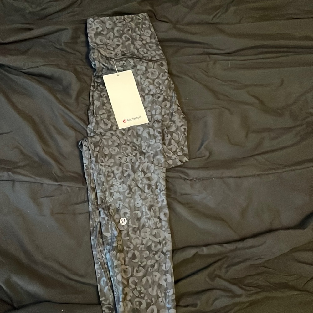 Lululemon Base Pace legging, NWT size 6